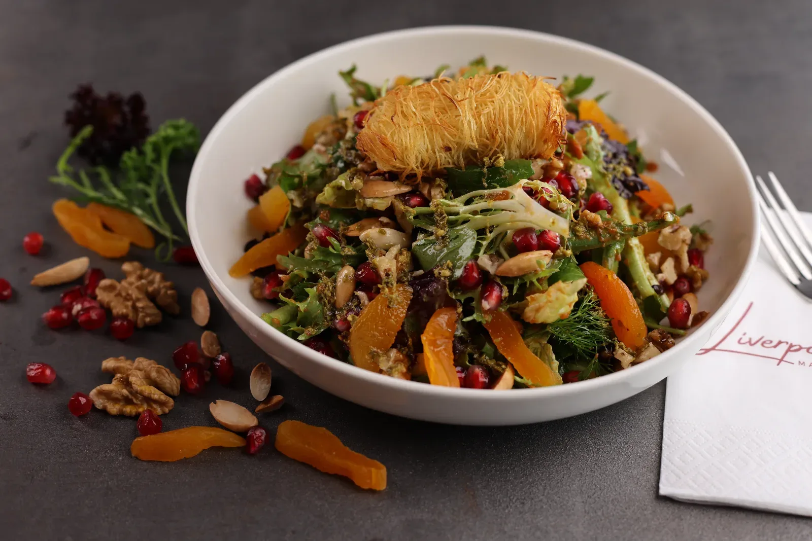 Kadayıfa Sarılı Keçi Peynirli Salata